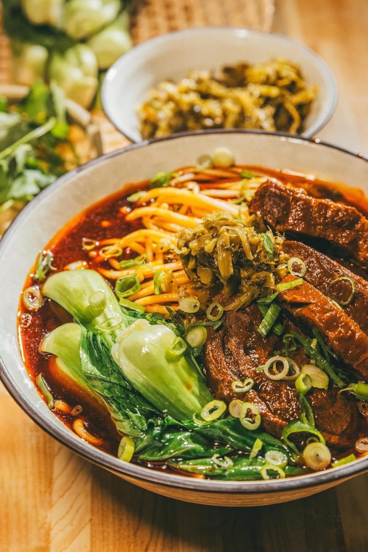 『TTOP花雕雞』老饕藤椒(小辣🌶️紅燒)牛肉麵570g(含生麵條跟酸菜,牛腩170g+湯400g)